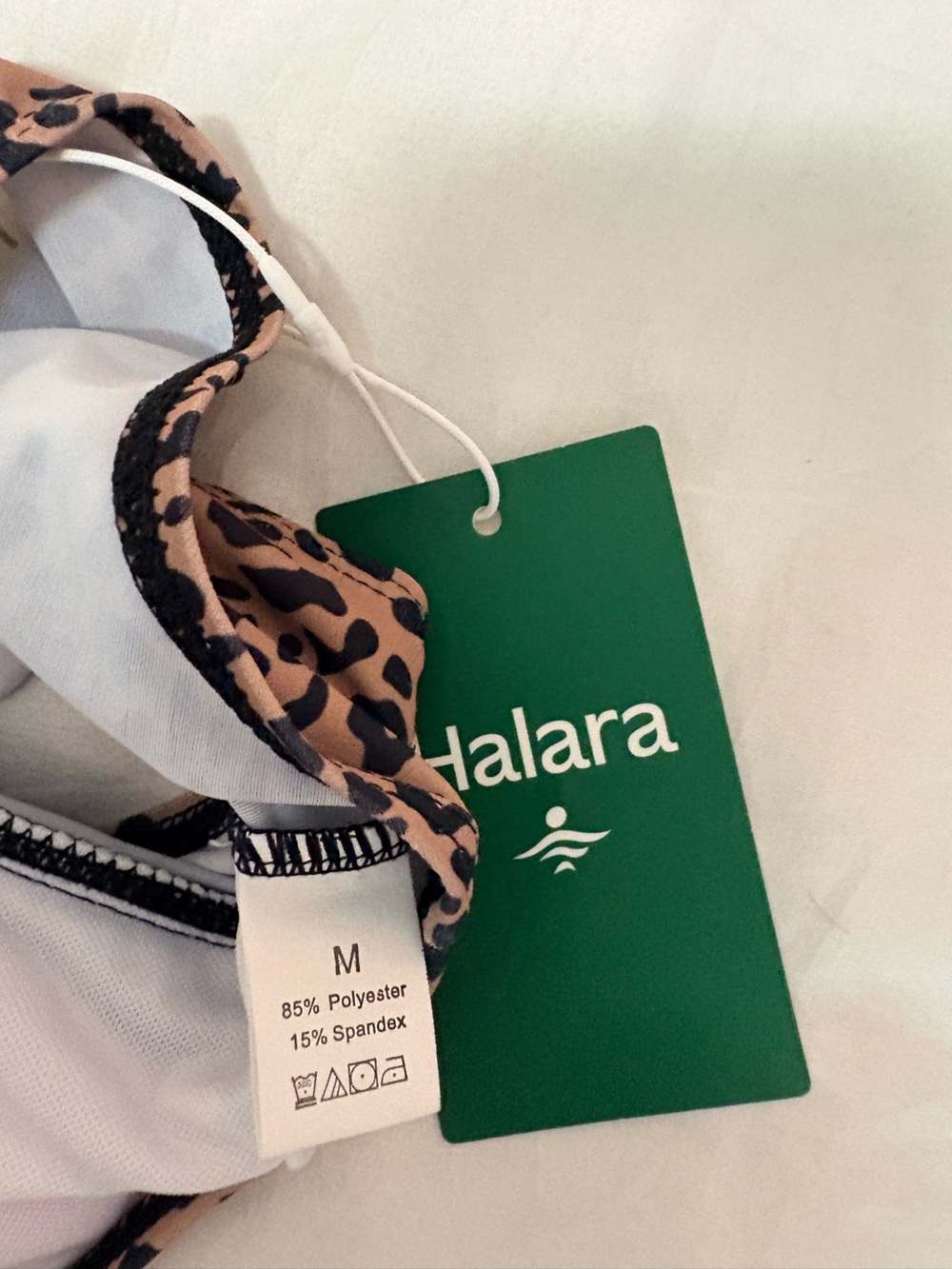 NWT Halara leopard print deep V-neckline bikini top. Size Medium - Picture 6 of 7
